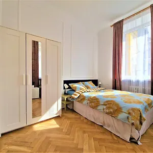 Pensjonat J&w Swietojanska, Warszawa